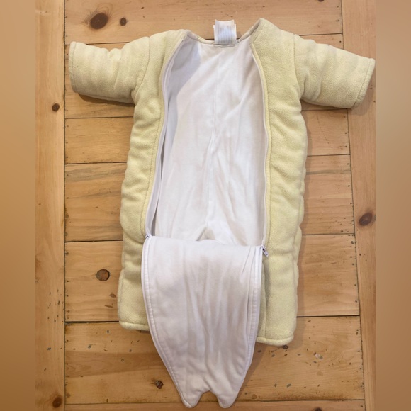 Baby Merlin Magic Sleepsuit size 6-9 months - Picture 5 of 5